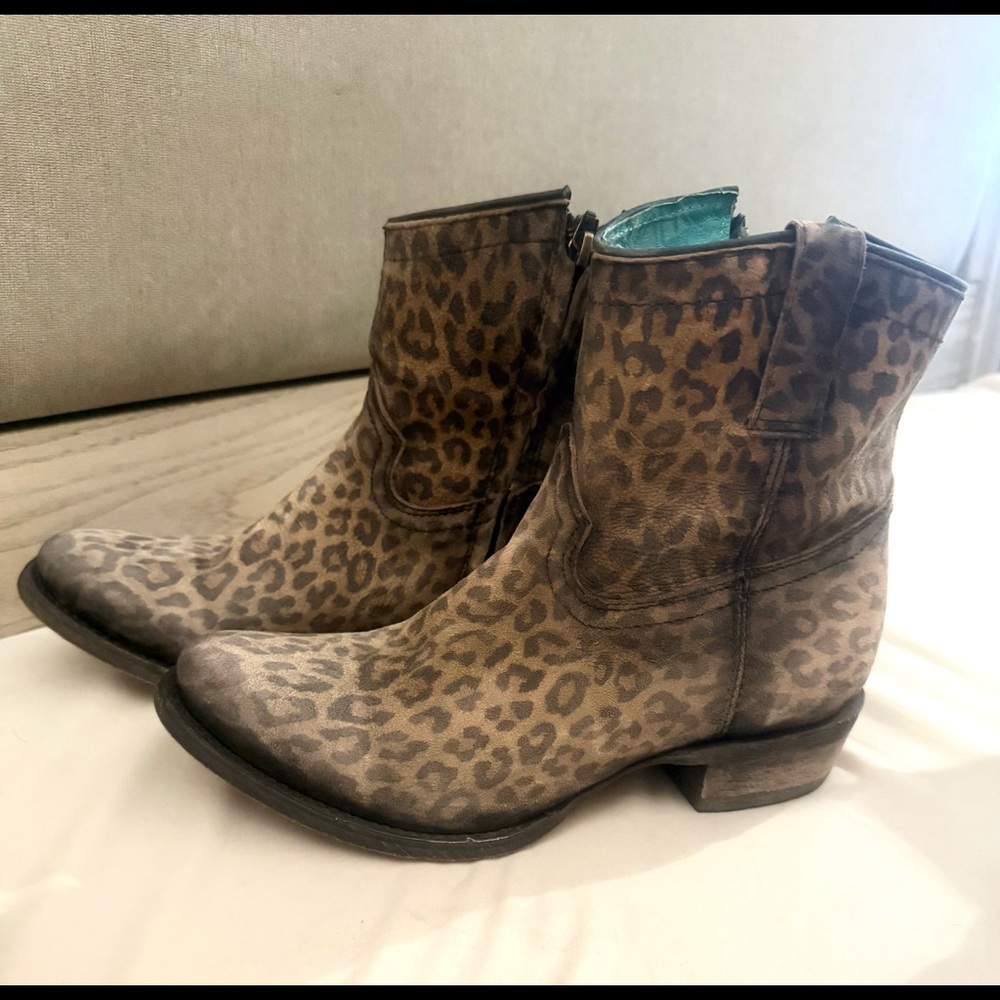 NEW Corral Women’s Leopard Print Fashion Booties - Round Toe
